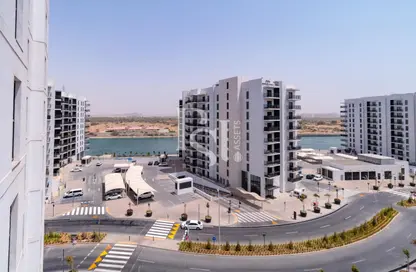 Apartment - 3 Bedrooms - 4 Bathrooms for sale in Waters Edge - Yas Island - Abu Dhabi