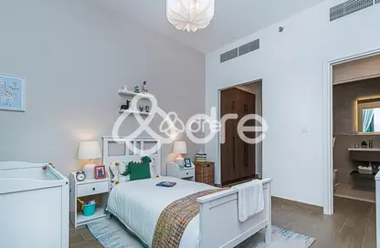 Apartment - 2 Bedrooms - 2 Bathrooms for sale in Grove - Town Square - Dubai