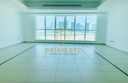 Apartment - 2 Bedrooms - 2 Bathrooms for rent in Al Aryam Tower - Tourist Club Area - Abu Dhabi