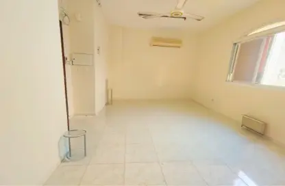 Apartment - 1 Bathroom for rent in Muwaileh 3 Building - Muwaileh - Sharjah