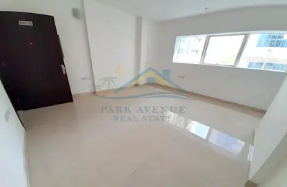 Apartment - 1 Bathroom for rent in Tourist Club Area - Abu Dhabi