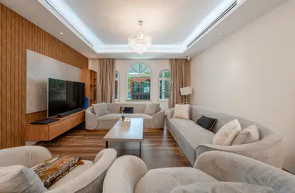 Villa - 4 Bedrooms - 4 Bathrooms for sale in Legacy - Jumeirah Park - Dubai