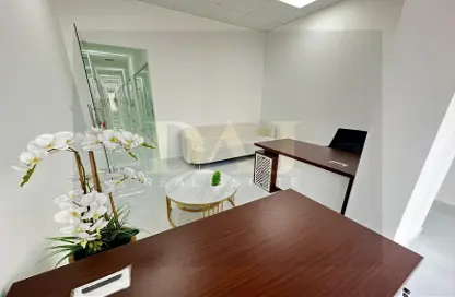 Office Space - Studio - 1 Bathroom for rent in Red Avenue - Al Garhoud - Dubai