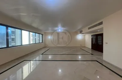 Apartment - 4 Bedrooms - 5 Bathrooms for rent in Emerald Tower - Khalifa Street - Abu Dhabi