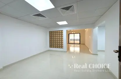 Apartment - 1 Bedroom - 2 Bathrooms for rent in White Swan Building - Sheikh Zayed Road - Dubai