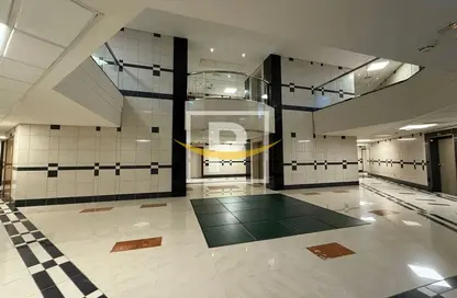 Retail - Studio for rent in Zumorrodah Building - Al Karama - Dubai