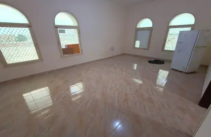 صورة لـ غرفة فارغة شقة - 1 حمام للايجار في مركز محمد بن زايد - مدينة محمد بن زايد - أبوظبي ، صورة رقم 1