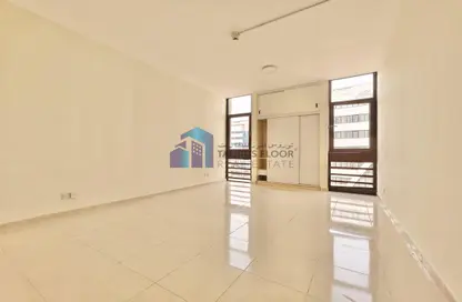 Apartment - 3 Bedrooms - 3 Bathrooms for rent in Maktoum Road - Deira - Dubai