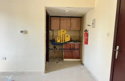 Apartment - 1 Bathroom for rent in Muwaileh Commercial - Sharjah