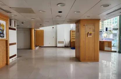 Retail - Studio - 1 Bathroom for rent in Hamdan Street - Abu Dhabi