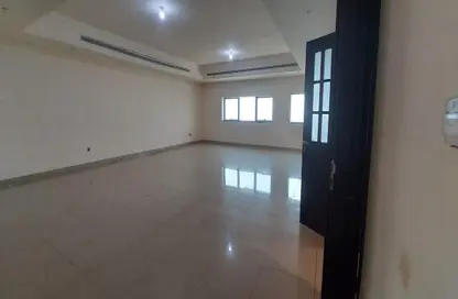 Apartment - 4 Bedrooms - 5 Bathrooms for rent in Al Mina - Abu Dhabi