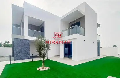 Villa - 4 Bedrooms - 6 Bathrooms for sale in Redwoods - Yas Acres - Yas Island - Abu Dhabi