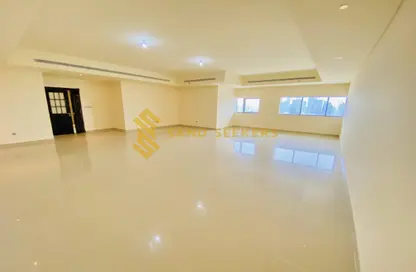 Apartment - 3 Bedrooms - 5 Bathrooms for rent in Mina Road - Tourist Club Area - Abu Dhabi