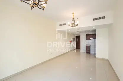 Apartment - 1 Bathroom for rent in Etlala Residence - Dubai Residence Complex - Dubai