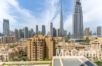 Apartment - 2 Bedrooms - 2 Bathrooms for rent in Burj Royale - Downtown Dubai - Dubai