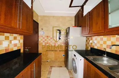 Apartment - 2 Bedrooms - 4 Bathrooms for rent in Golden Falcon Tower - Hamdan Street - Abu Dhabi