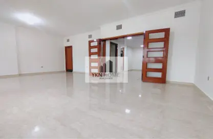 Apartment - 4 Bedrooms - 4 Bathrooms for rent in Al Souq Tower - Corniche Road - Abu Dhabi