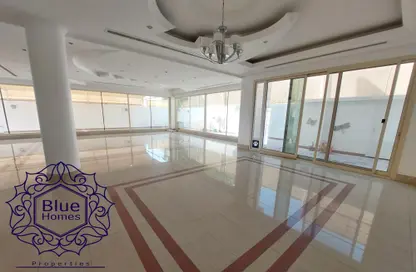 Villa - 4 Bedrooms - 5 Bathrooms for rent in Al Falaj - Al Riqqa - Sharjah