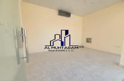 Shop - Studio - 1 Bathroom for rent in Fire Station Road - Muwaileh - Sharjah