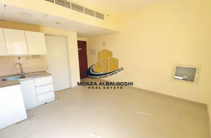 Apartment - 1 Bathroom for rent in Muwaileh 3 Building - Muwaileh - Sharjah