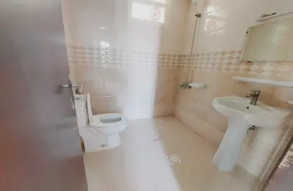 شقة - 2 غرف نوم - 2 حمامات للايجار في طريق فاير ستاشن - مويلح - الشارقة