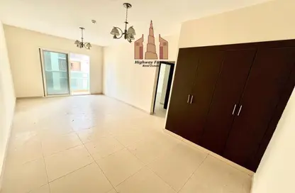 Apartment - 2 Bedrooms - 2 Bathrooms for rent in Muwailih Building - Muwaileh - Sharjah