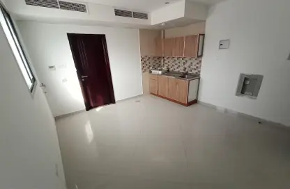 Apartment - 1 Bathroom for rent in Al Qulaya'ah - Al Sharq - Sharjah