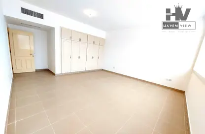 Apartment - 2 Bedrooms - 2 Bathrooms for rent in Tourist Club Area - Abu Dhabi