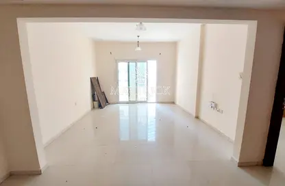 Empty Room image for: Apartment - 1 Bedroom - 1 Bathroom for rent in Safia Tower - Al Majaz 3 - Al Majaz - Sharjah, Image 1