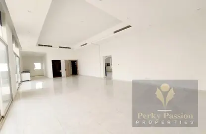 Villa - 5 Bedrooms - 6 Bathrooms for rent in Al Aweer 1 - Al Aweer - Dubai