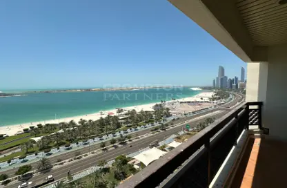 Apartment - 4 Bedrooms - 4 Bathrooms for rent in Corniche Tower - Corniche Road - Abu Dhabi