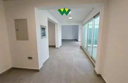 Penthouse - 2 Bedrooms - 3 Bathrooms for rent in Baniyas East - Baniyas - Abu Dhabi