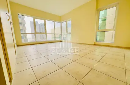 Apartment - 3 Bedrooms - 4 Bathrooms for rent in Corniche Plaza Building - Al Salam Street - Abu Dhabi