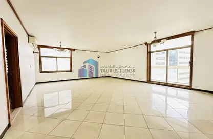 Apartment - 2 Bedrooms - 2 Bathrooms for rent in Al Muteena - Deira - Dubai