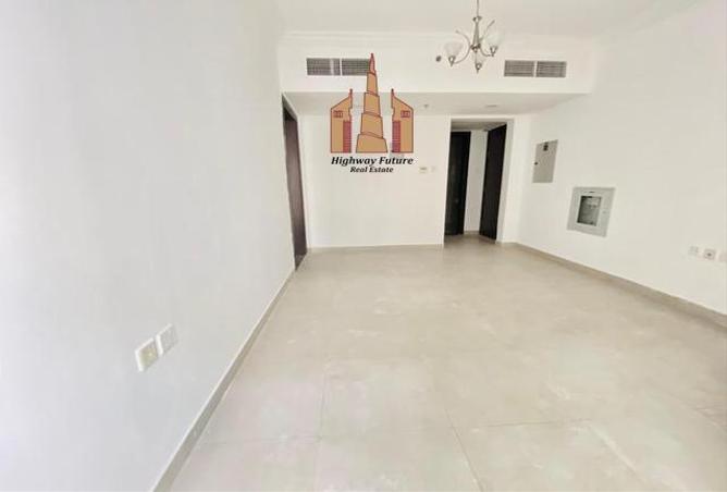 Apartment - 1 Bedroom - 2 Bathrooms for rent in Muwaileh 29 Building - Muwaileh - Sharjah