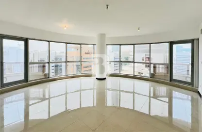 Apartment - 4 Bedrooms - 5 Bathrooms for rent in Silver Tower - Corniche Road - Abu Dhabi