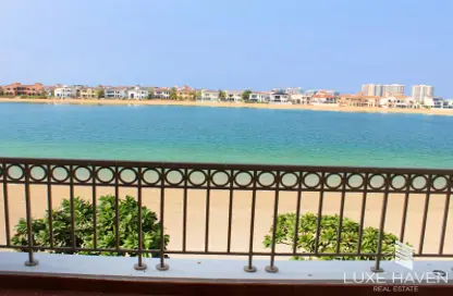 Villa - 4 Bedrooms - 5 Bathrooms for rent in Garden Homes Frond C - Garden Homes - Palm Jumeirah - Dubai