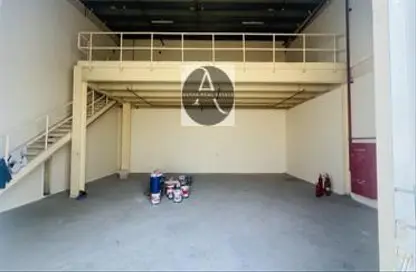 Warehouse - Studio - 1 Bathroom for rent in Al Sajaa - Sharjah