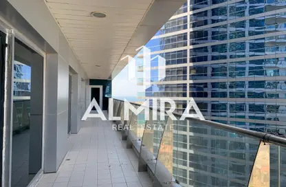 Apartment - 3 Bedrooms - 4 Bathrooms for rent in Baynuna Tower 2 - Corniche Road - Abu Dhabi