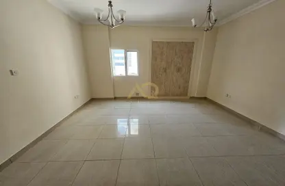 Apartment - 1 Bathroom for rent in Al Hafeet Tower 8 - Al Nahda - Sharjah