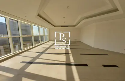 Apartment - 4 Bedrooms - 5 Bathrooms for rent in Wave tower - Corniche Road - Abu Dhabi