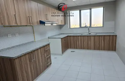 Apartment - 2 Bedrooms - 3 Bathrooms for rent in Titanium Tower - Al Karama - Dubai