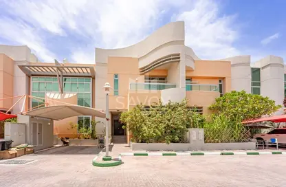 Villa - 5 Bedrooms - 7 Bathrooms for rent in Al Dhabi Residence complex - Khalifa Park - Eastern Road - Abu Dhabi