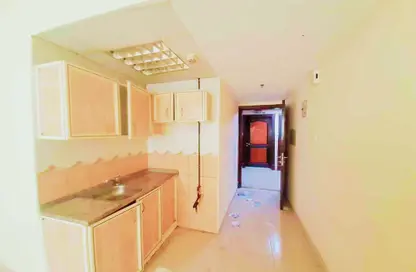 Apartment - 1 Bathroom for rent in Al Butina 9 Building - Al Butina - Sharjah