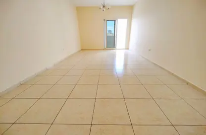 Apartment - 3 Bedrooms - 3 Bathrooms for rent in Al Hafeet Tower 6 - Al Nahda - Sharjah