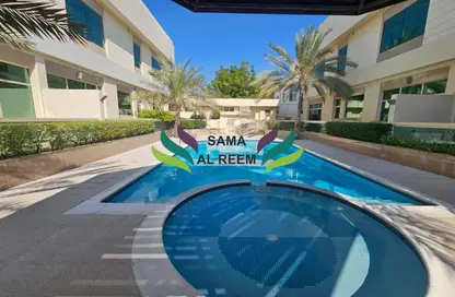 Compound - 5 Bedrooms - 5 Bathrooms for rent in Umm Suqeim 2 Villas - Umm Suqeim 2 - Umm Suqeim - Dubai