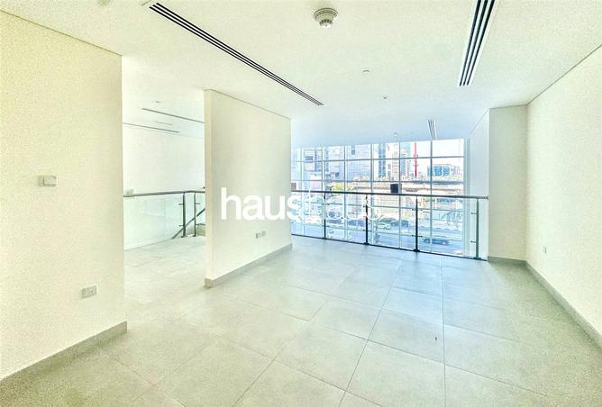 Duplex - 1 Bedroom - 2 Bathrooms for rent in Marina Arcade Tower - Dubai Marina - Dubai