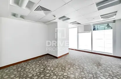 Empty Room image for: Office Space - Studio - 2 Bathrooms for rent in Sheikh Zayed Road - Dubai, Image 1