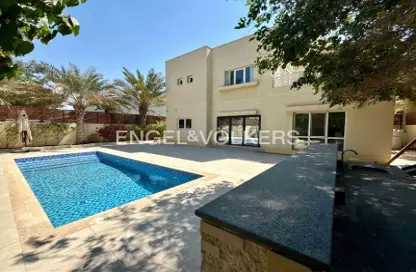 Villa - 4 Bedrooms - 5 Bathrooms for rent in Meadows 2 - Meadows - Dubai