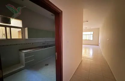 Apartment - 2 Bedrooms - 2 Bathrooms for rent in Al Dafeinah - Asharej - Al Ain